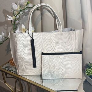 $683 Retail AMPERSAND AS APOSTROPHE White Python Sideways Tote